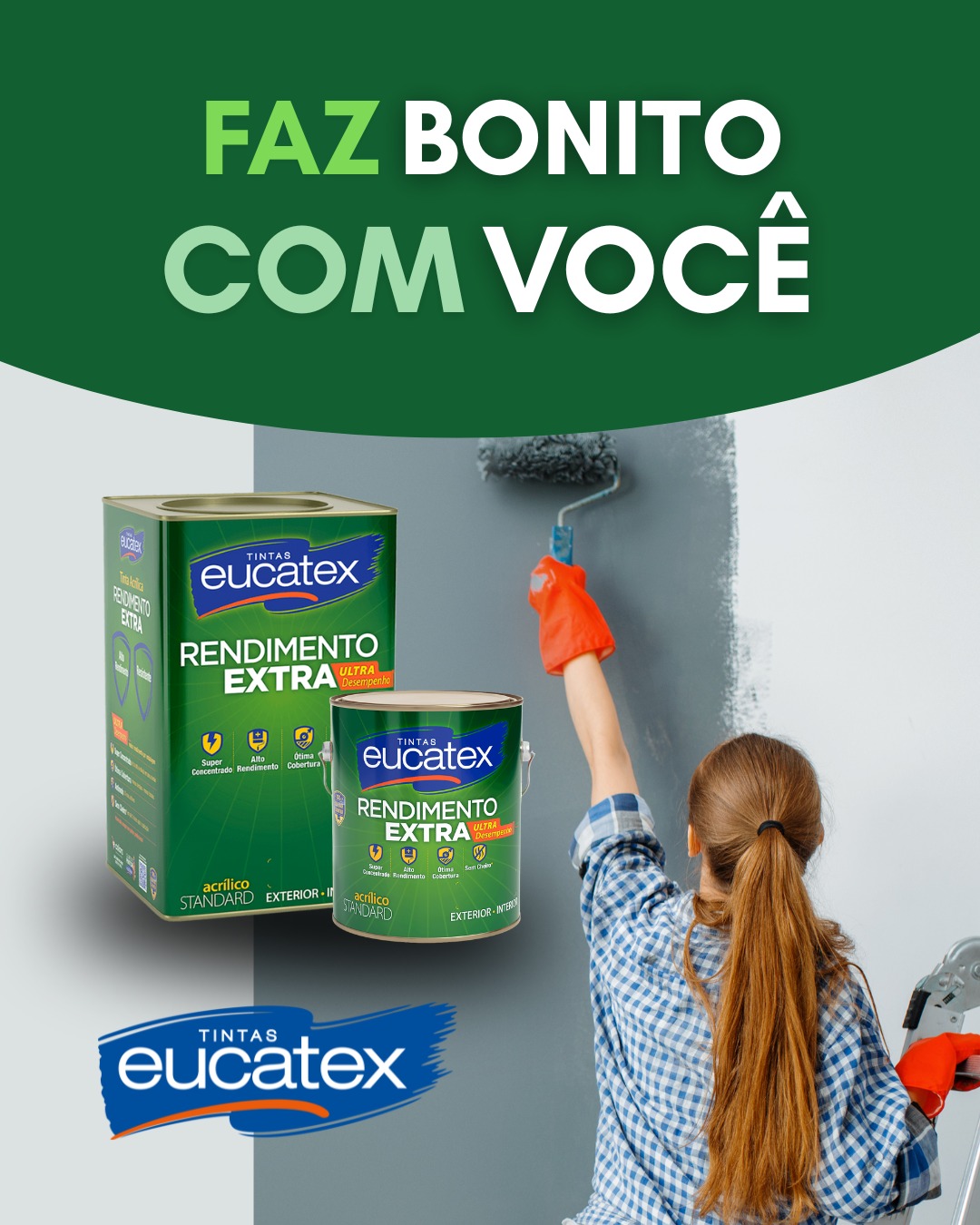 Tintas Eucatex Rendimento Extra e pintura de uma parede com rolo.